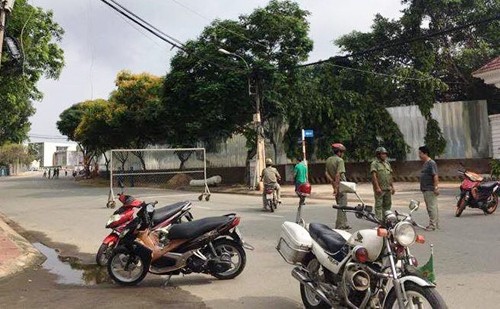 TPHCM: Kinh hoang canh anh em ruot tu thieu tren cau