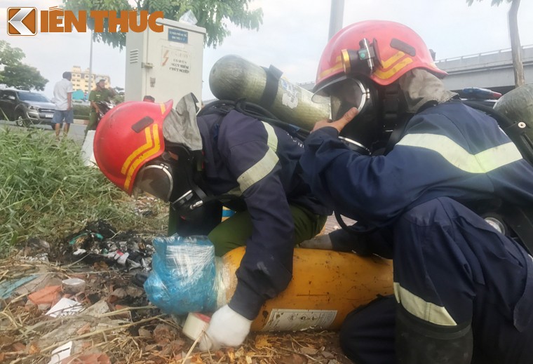 Sai Gon: 2 binh khi la xa mui hoi nong nac tren tuyen noi o-Hinh-7