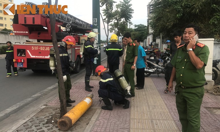 Sai Gon: 2 binh khi la xa mui hoi nong nac tren tuyen noi o