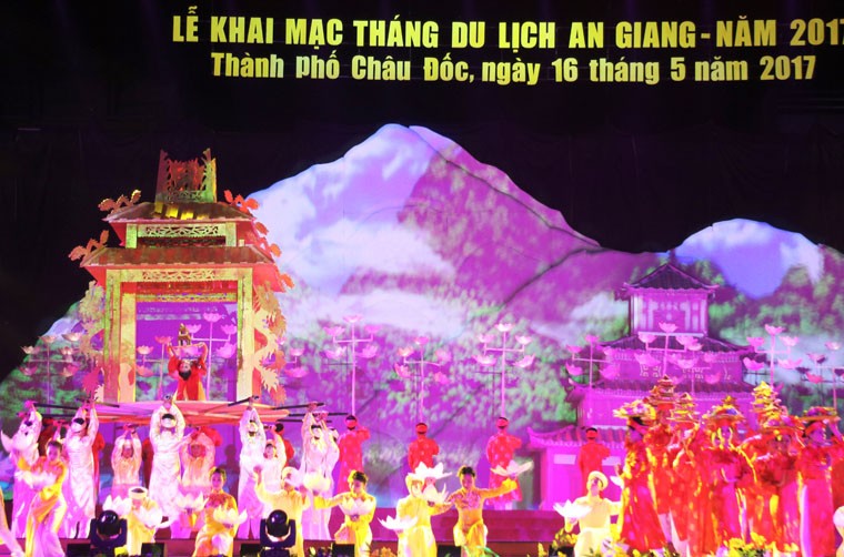 Dem khai mac day mau sac “An Giang - Non nuoc huu tinh”-Hinh-5