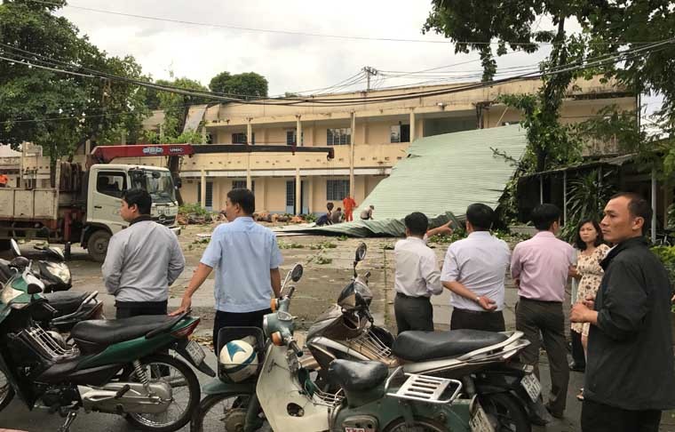 Mua dong kinh hoang o Sai Gon: Cay do, duong ngap, bay mai nha-Hinh-13