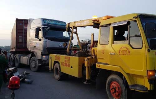 TP HCM: Tai xe Dai Loan lai container chong doi CSGT-Hinh-3