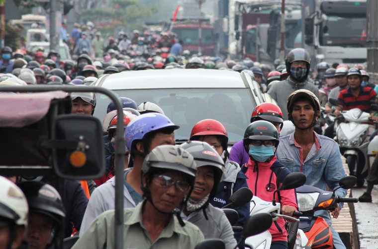 Do bao so 10, Bien Hoa-TPHCM mua cuc lon, ngap ung khap noi