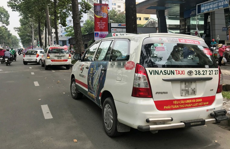 Bat chap du luan, VINASUN van treo bieu ngu chong Uber - Grab-Hinh-3