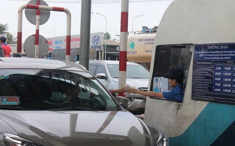 Canh sat day dac ngay dau tram BOT Bien Hoa thu phi tro lai-Hinh-5