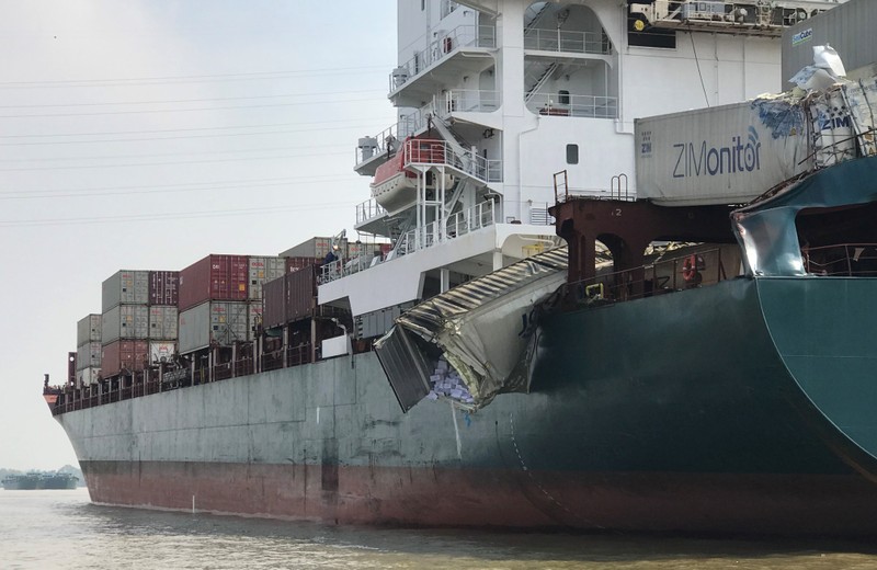 Hien truong tau container nuoc ngoai bi dam tren song Dong Nai-Hinh-4