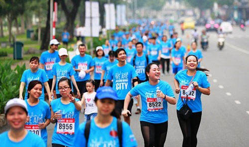 5.000 nguoi tu 44 quoc gia chay Marathon “ngam” Hon ngoc vien Dong-Hinh-3