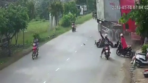 Xac dinh nguyen nhan vu tai nan container lao vao nha dan