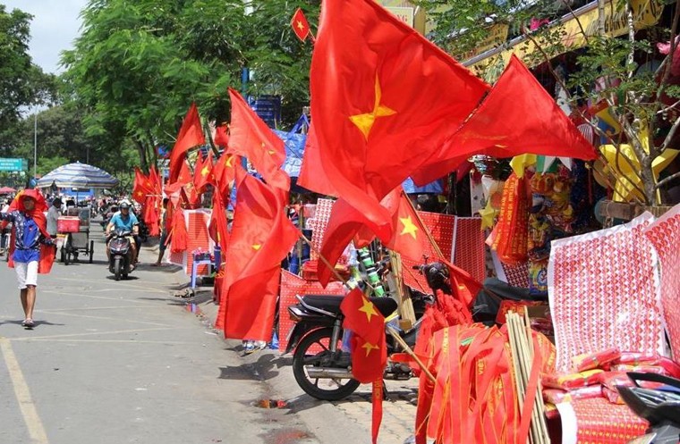 Co do sao vang rop pho truoc gio Olympic Viet Nam xung tran-Hinh-5