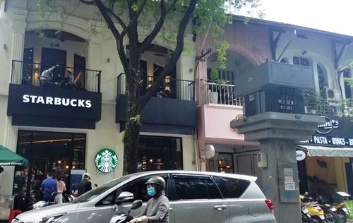 Mat Macbook Pro sau 45 giay di ve sinh o Starbucks