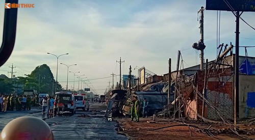 Cong an Binh Phuoc noi gi vu lat xe bon gay chay khung khiep?-Hinh-2