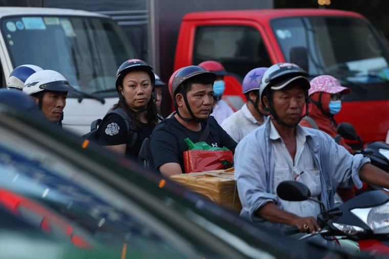 Duong ve san bay Tan Son Nhat ket cung truoc ky nghi le 30/4-Hinh-7