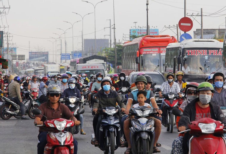 Ngay cuoi nghi le: Dan tinh un un keo ve TP HCM-Hinh-2