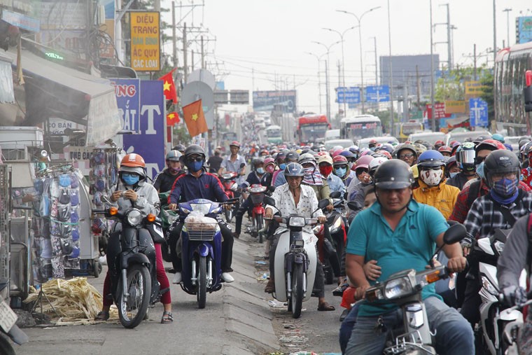 Ngay cuoi nghi le: Dan tinh un un keo ve TP HCM-Hinh-4