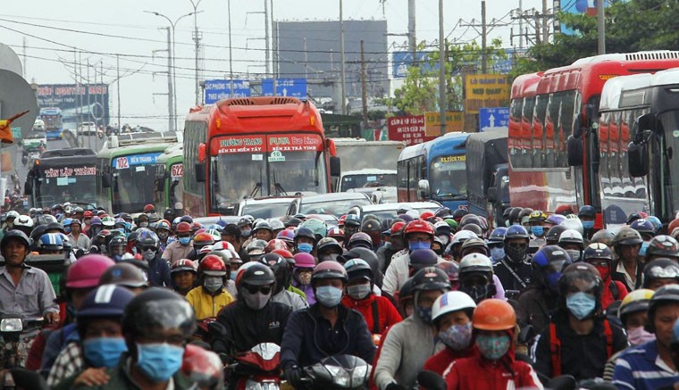 Ngay cuoi nghi le: Dan tinh un un keo ve TP HCM-Hinh-5