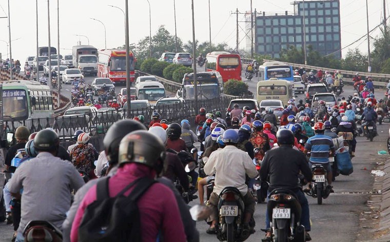 Ngay cuoi nghi le: Dan tinh un un keo ve TP HCM