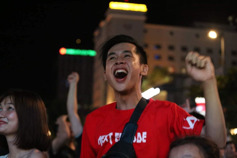 Dem trang “ngat ngay” voi chien thang cua doi tuyen Viet  Nam-Hinh-7