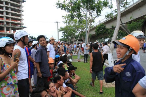 Tai nan kinh hoang tren cau Thuan Phuoc: Hai chau be dang nguy kich-Hinh-10