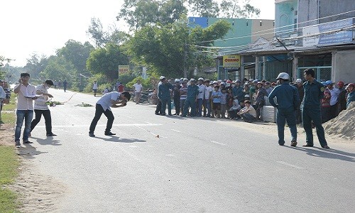 Thi the nam thanh nien dam mau chet bat thuong o Quang Nam