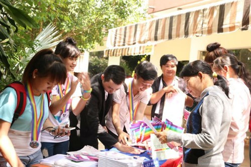 Ung ho cong dong LGBT: Co luc sac phu kin Tay Ninh-Hinh-11