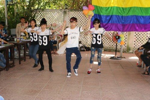Ung ho cong dong LGBT: Co luc sac phu kin Tay Ninh-Hinh-12