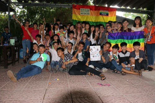 Ung ho cong dong LGBT: Co luc sac phu kin Tay Ninh-Hinh-15