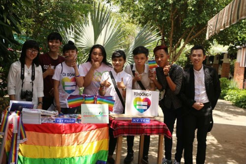 Ung ho cong dong LGBT: Co luc sac phu kin Tay Ninh-Hinh-3