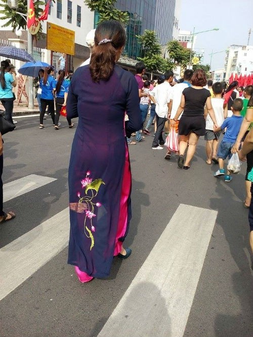 Nguoi dan tha thuot ta ao dai di xem dieu binh Quoc khanh 2/9-Hinh-7