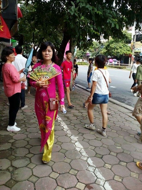 Nguoi dan tha thuot ta ao dai di xem dieu binh Quoc khanh 2/9-Hinh-8