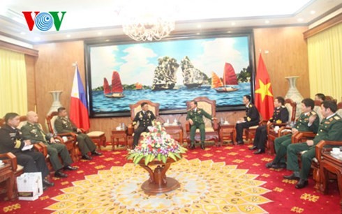 Hang loat chinh khach cap cao the gioi tham Viet Nam nam 2015-Hinh-17