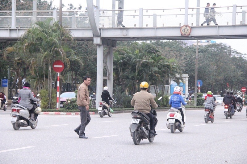 (Bai cai) - Nhung kieu pha luat ba dao cua nguoi di bo-Hinh-7