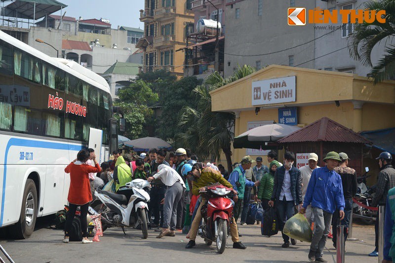 Nguoi dan keo ve Ha Noi, TP HCM sau ky nghi Tet-Hinh-8