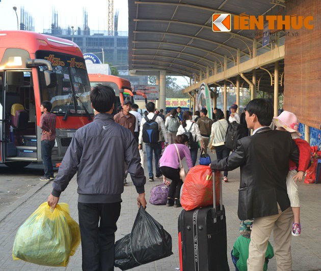 Nguoi dan keo ve Ha Noi, TP HCM sau ky nghi Tet-Hinh-3