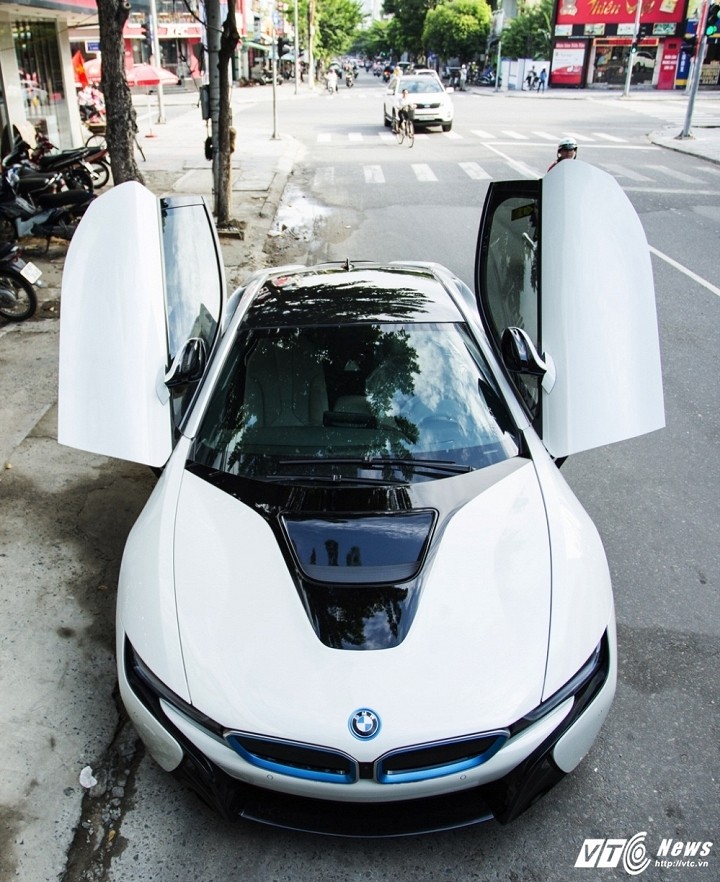 Dai gia Da Nang tang sinh nhat vo sieu xe BMW i8-Hinh-2