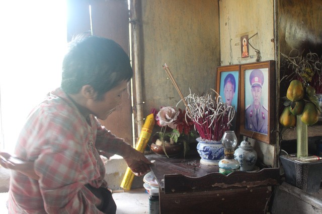 Canh doi co doc cua nguoi dan ba di tat o lang chai Thuy An-Hinh-8