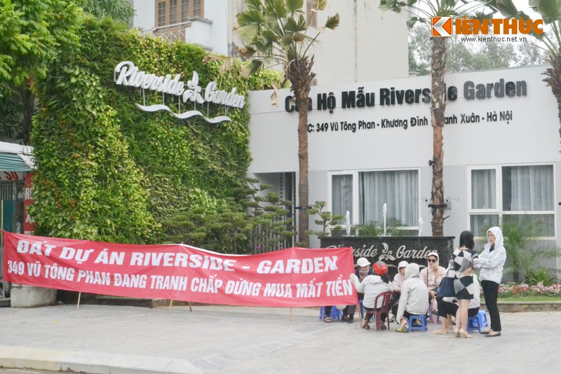 Chung cu Riverside Garden Vu Tong Phan: “Dat tranh chap, dung mua mat tien“!