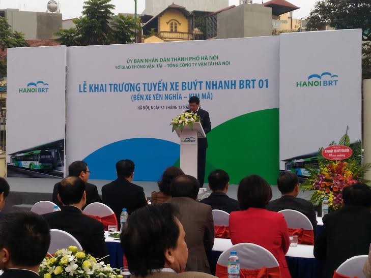 Chu tich Ha Noi “khai truong” xe buyt nhanh BRT dau tien-Hinh-3