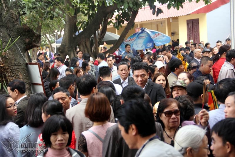 Ha Noi: Bien nguoi chen chan di le dau nam-Hinh-3