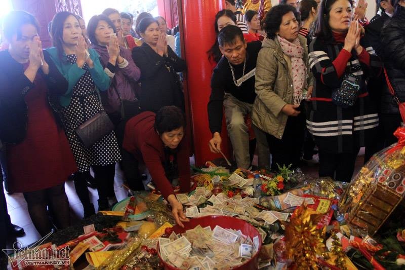 Ha Noi: Bien nguoi chen chan di le dau nam-Hinh-7