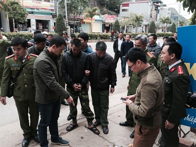 Bat nghi pham giet ban, vui gach giau xac ngay o khu dan cu-Hinh-3