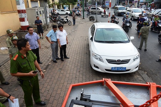 Ong Doan Ngoc Hai: Dung Luat Giao thong duong bo don dep via he