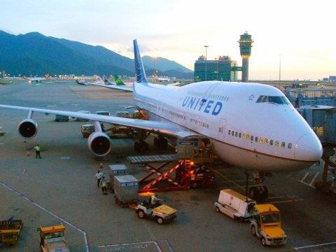 Vi sao hang khong United Airlines co quyen duoi khach da mua ve?