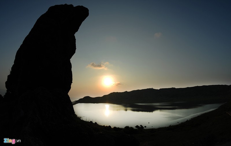 Can canh hang loat mieng nui lua co o vung bien Quang Ngai-Hinh-5