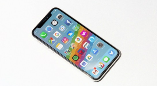 Loan gia iPhone X tai Viet Nam ngay dau chao ban o Singapore