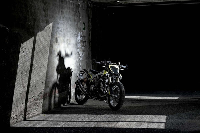 Ban do Yamaha XJR1300 danh tang Valentino Rossi-Hinh-5