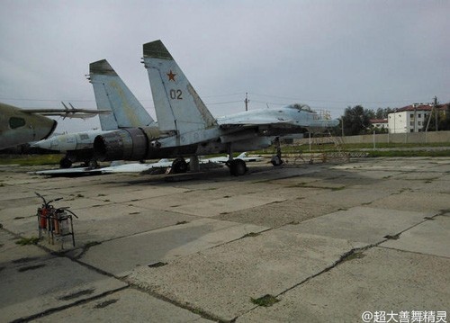 Het hon dan Nga chao ban may bay Su-27 gia 24 ty