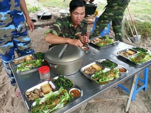 Mang TQ khen khau phan an cua bo doi Viet Nam-Hinh-6