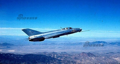 Lo chuyen Trung Quoc ban J-7B giup My luyen cach danh MiG-21