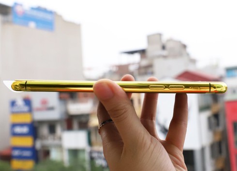 Tan thay iPhone Pro Max ma vang 24K tai Viet Nam-Hinh-4