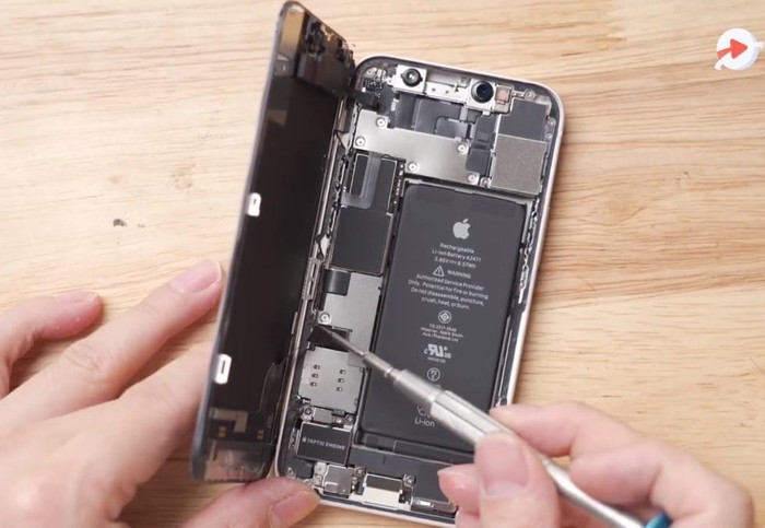 That vong khi mo iPhone 12 mini, pin be kho du dap ung nhu cau-Hinh-4